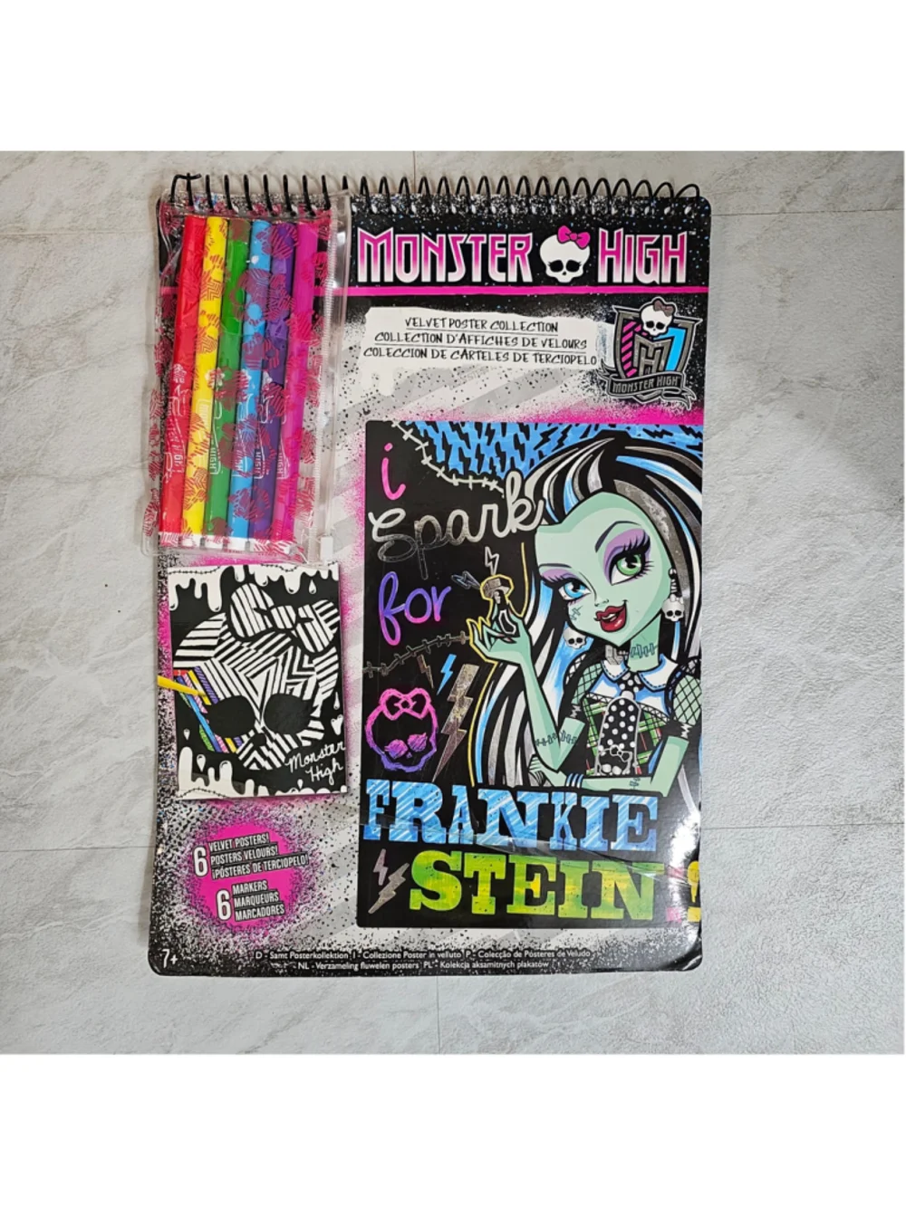2015 Monster High Velvet Poster Coloring Set 6 Posters Markers NOS Frankie Stein